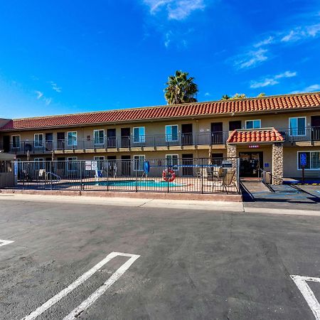 Econo Lodge Inn & Suites Escondido Downtown Exterior foto