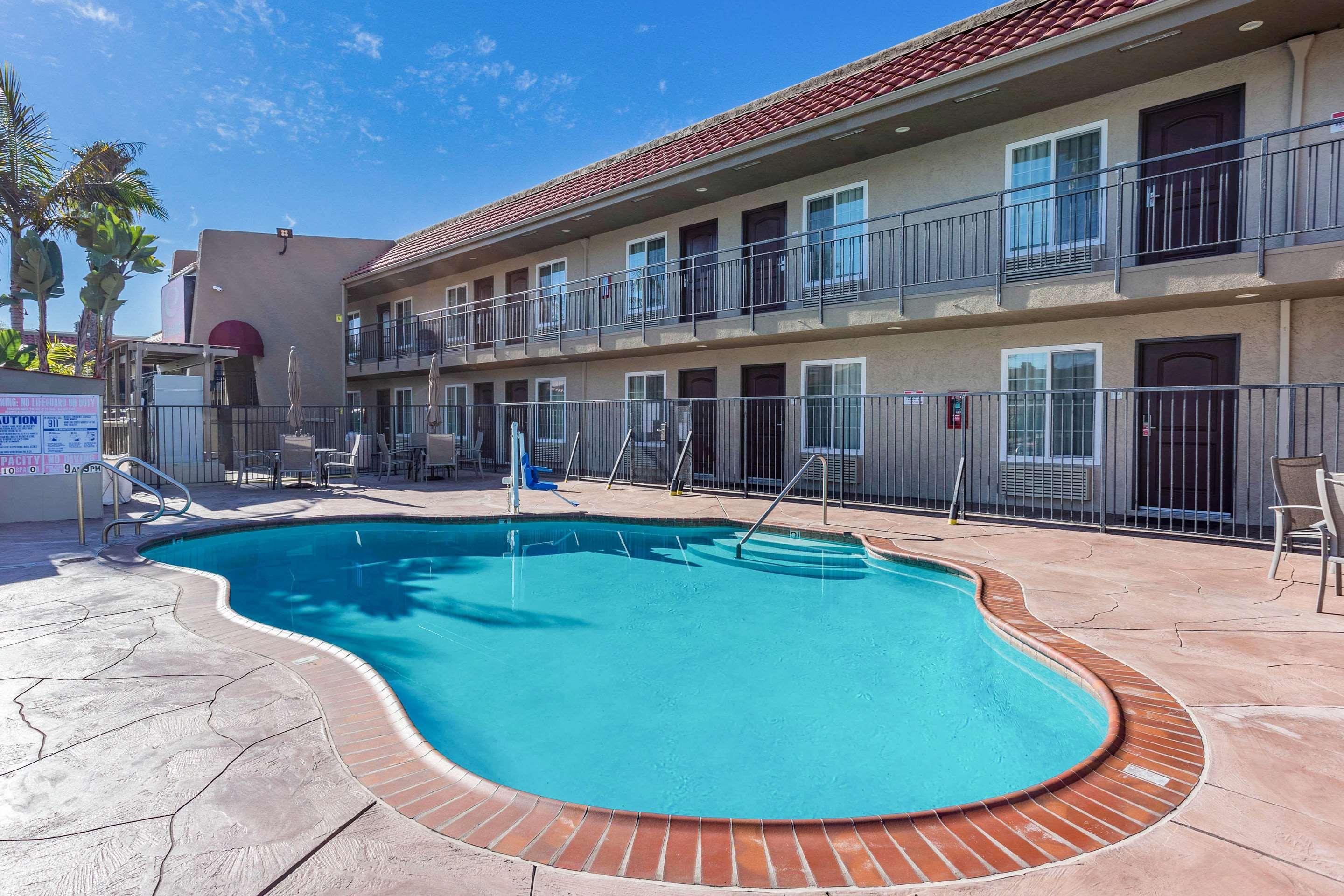 Econo Lodge Inn & Suites Escondido Downtown Exterior foto