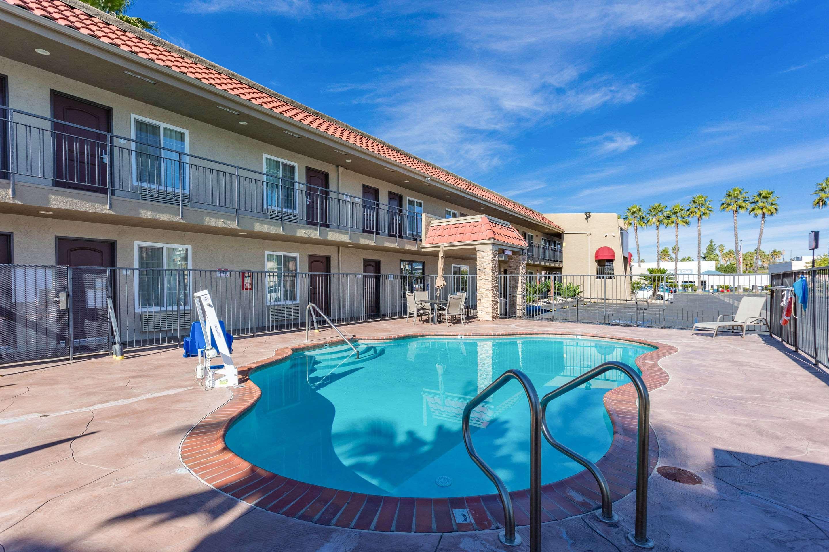 Econo Lodge Inn & Suites Escondido Downtown Exterior foto